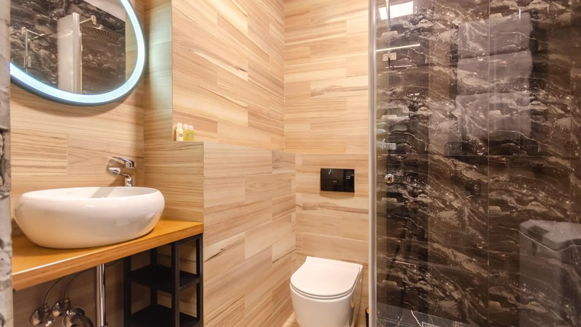 Petrovdom Apartments 03-217 In Rc Rybalsky, Naberezhno-Rybalska Street, 3 Kyiv 0*,