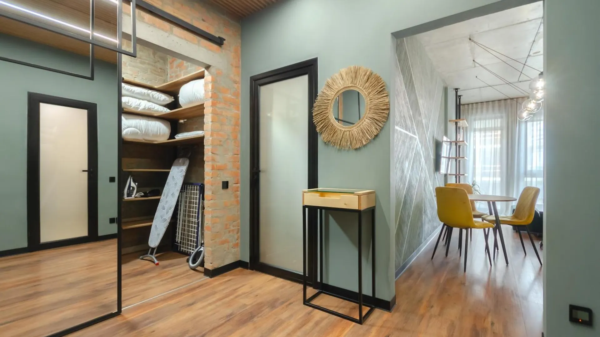 קייב Petrovdom Apartments 03-217 In Rc Rybalsky, Naberezhno-Rybalska Street, 3
